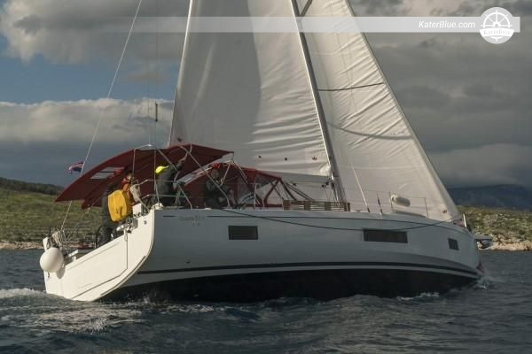 Beneteau Oceanis 51.1, Baujahr 2019 – 5 Kabinen + Crewkabine, Generator, Solaranlage, Standort: Kroatien