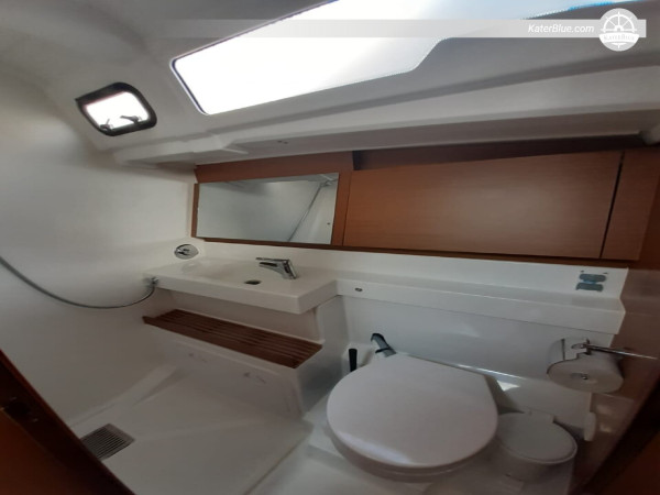 Vacanza in famiglia alle Isole Ionie: noleggio di barca a vela senza equipaggio per 7 notti con partenza dal porto turistico di Gouvia, con brevi navigazioni e baie sicure.