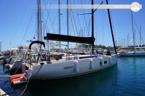 Beneteau First 53, Baujahr 2020 – 3 Kabinen, Bugstrahlruder, Teakdeck, Liegeplatz: ACI Marina Split