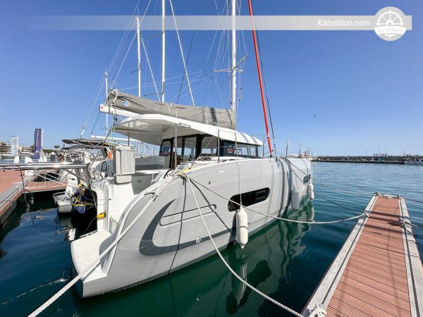 Itinerario lungo la costa meridionale – Da Barcellona a Tarragona a bordo del catamarano Excess 11