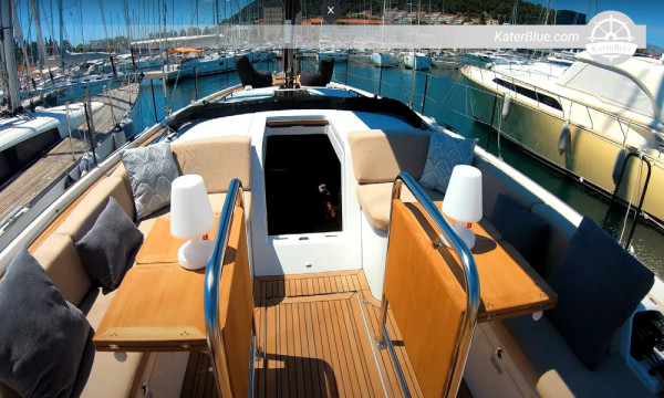 Beneteau First 53, Baujahr 2020 – 3 Kabinen, Bugstrahlruder, Teakdeck, Liegeplatz: ACI Marina Split