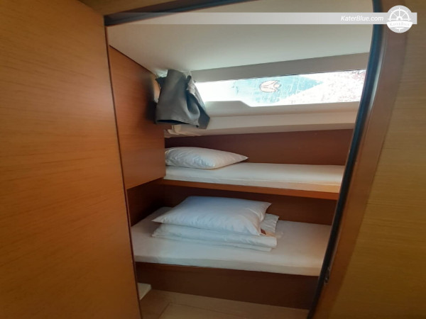 Fuga Ionica: Noleggio di barca a vela senza equipaggio per 7 notti dal porto turistico di Gouvia a Paxos, Antipaxos e alle meraviglie della terraferma.