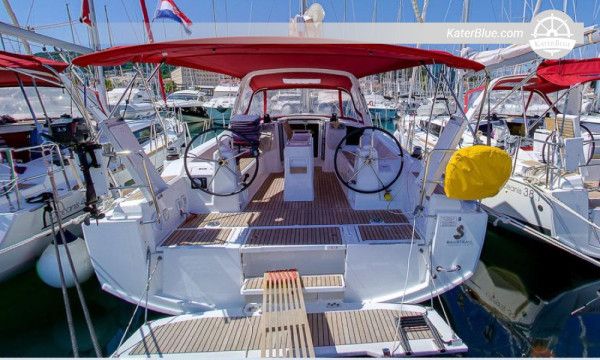 Beneteau Oceanis 38.1, Baujahr 2019 – 3 Kabinen, 2 Badezimmer, B&G-Navigation, Standort: Split, Kroatien