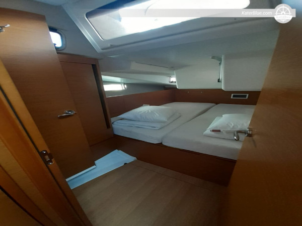 Vacanza in famiglia alle Isole Ionie: noleggio di barca a vela senza equipaggio per 7 notti con partenza dal porto turistico di Gouvia, con brevi navigazioni e baie sicure.