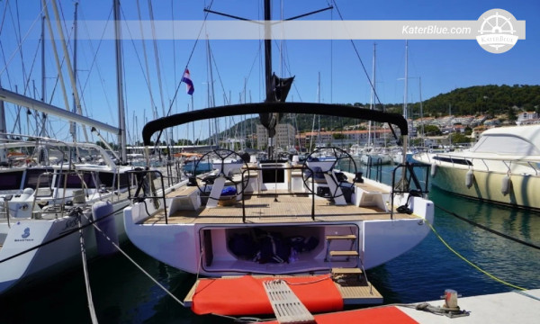 Beneteau First 53, Baujahr 2020 – 3 Kabinen, Bugstrahlruder, Teakdeck, Liegeplatz: ACI Marina Split