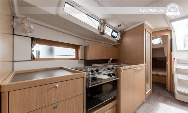 Beneteau Oceanis 38.1, Baujahr 2019 – 3 Kabinen, 2 Badezimmer, B&G-Navigation, Standort: Split, Kroatien