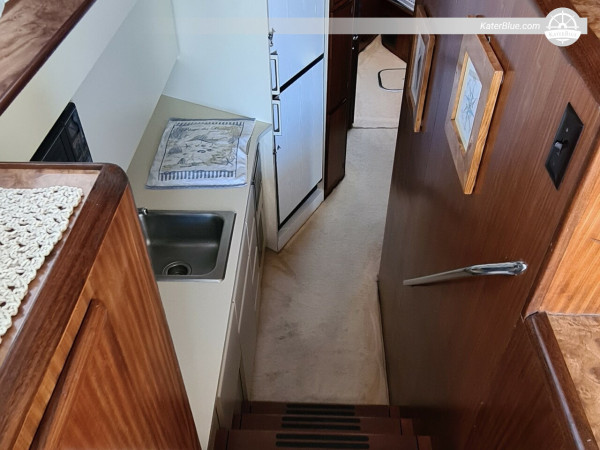 Hatteras 45 Convertible Motor Yacht for Sale – 1989 Build, Refit 2024 – 13.84m, 2 Cabins, Sardinia, Italy