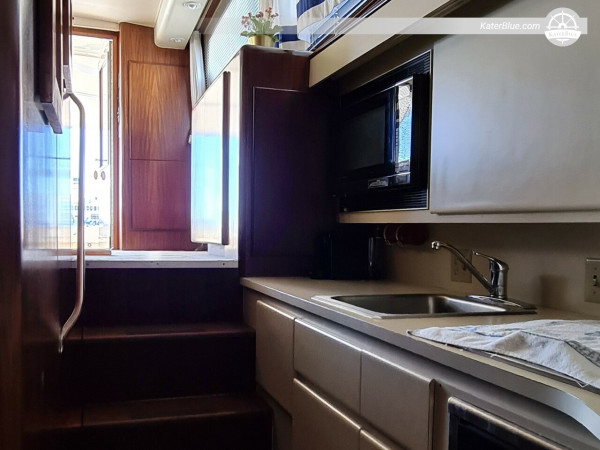 Hatteras 45 Convertible Motor Yacht for Sale – 1989 Build, Refit 2024 – 13.84m, 2 Cabins, Sardinia, Italy