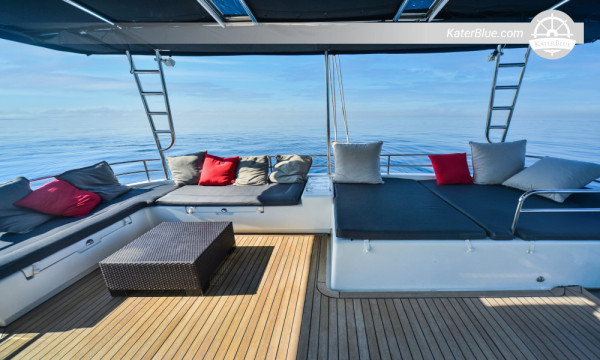 Lagoon 560 S2, 2014 for Sale - 17.07m Catamaran, 5+2 Cabins, Alimos Greece