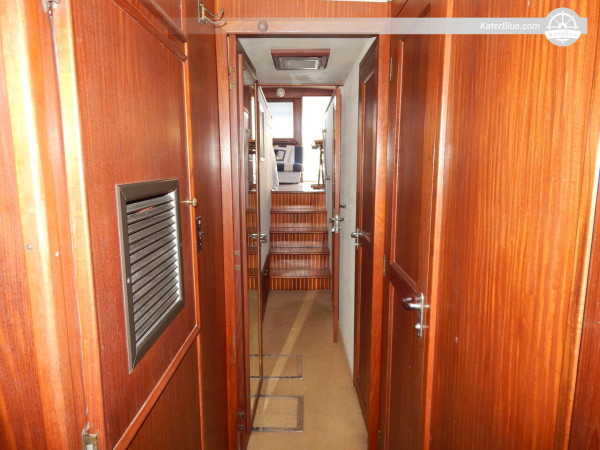 Hatteras Convertible 50 Motor Yacht for Sale – 1981 Build, Refit 2018 – 15.47m, 3 Cabins, 2 Heads, Sardinia, Italy