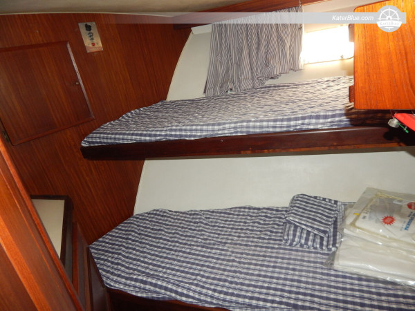 Hatteras Convertible 50 Motor Yacht for Sale – 1981 Build, Refit 2018 – 15.47m, 3 Cabins, 2 Heads, Sardinia, Italy