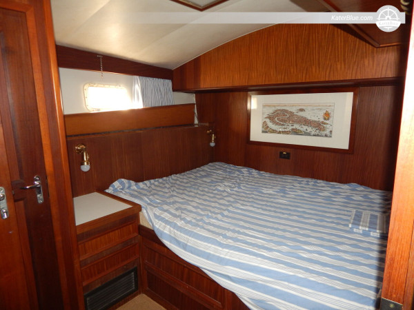 Hatteras Convertible 50 Motor Yacht for Sale – 1981 Build, Refit 2018 – 15.47m, 3 Cabins, 2 Heads, Sardinia, Italy