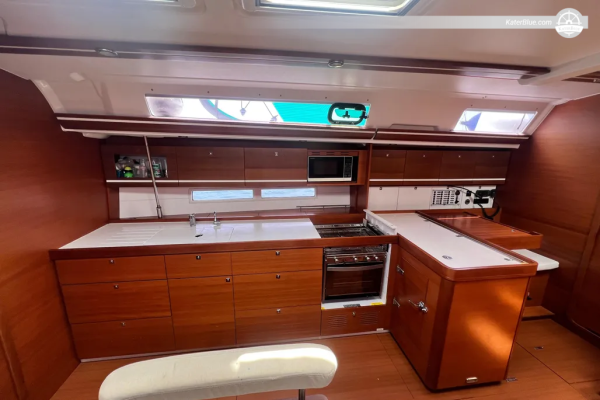 Dufour Grand Large 450, viikoittainen bareboat-charter Bequiassa, Saint Vincentissä ja Grenadiineilla