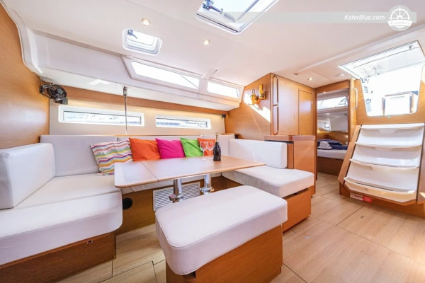 شمال كورناتي ودوجي أوتوك - ميثاق القارب العاري من بريموستين على متن سفينة Sun Odyssey 490
