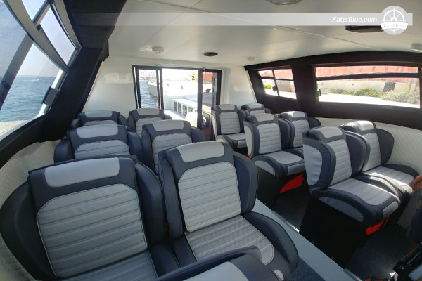 Privé dagcharter van Split naar Hvar en Palmižana – Cranchi Z35 jachtbeleving