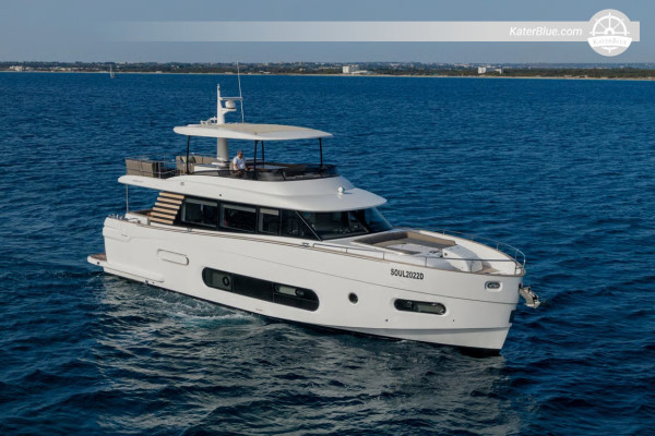 Island Hopper Yacht Charter – 7 notti a Ischia, Ventotene, Ponza e Capri da Napoli a bordo dell'Azimut Magellano 66