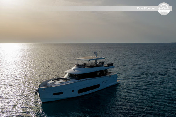 Noleggio yacht di 7 notti lungo la Costiera Amalfitana con partenza da Napoli – Sorrento, Positano, Amalfi e Capri a bordo dell'Azimut Magellano 66