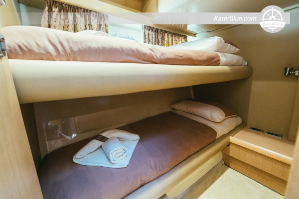 Privéjachtcharter voor één dag van Split naar Hvar & Palmižana – Luxe eilandvakantie op de Ferretti 460