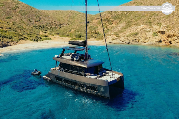 14-dages sejltur med besætning i Den Saroniske Bugt fra Lavrion – Moon Yacht 65