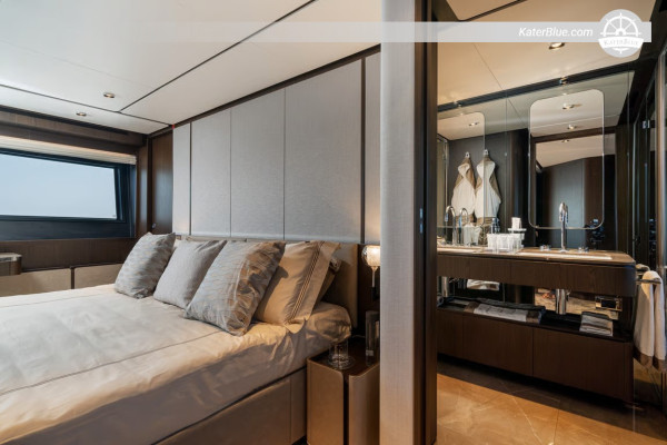Tour gastronomico in yacht lungo la Costiera Amalfitana - 7 notti da Napoli a bordo del Ferretti 860
