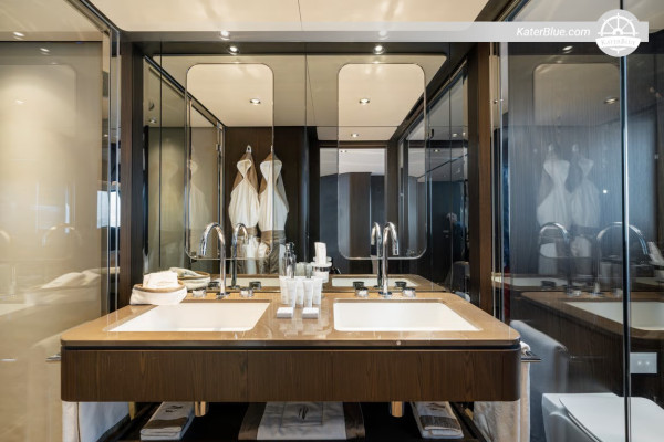 Tour gastronomico in yacht lungo la Costiera Amalfitana - 7 notti da Napoli a bordo del Ferretti 860