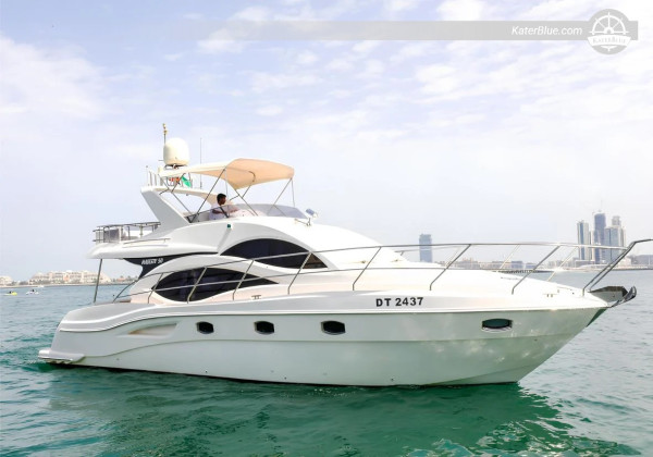 Dubai'de Özel Kaptanlı 8 Saatlik Yat Kiralama – Bluewaters Adası, JBR, Atlantis ve Palm Crescent, Yüzme Molalarıyla Birlikte