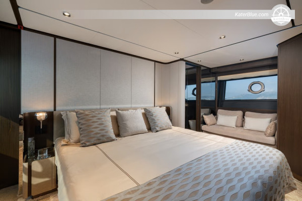 Noleggio yacht di 7 notti nelle Isole Pontine con partenza da Napoli – Ventotene, Ponza e Palmarola a bordo di un Ferretti 860