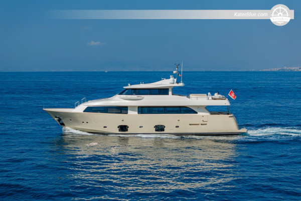 Noleggio yacht a vela con itinerario culinario lungo la Costiera Amalfitana, con partenza da Marina di Stabia.