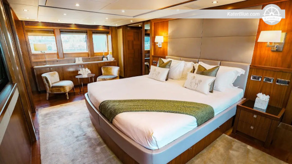 4-Hour Luxury Day Charter aboard Sunseeker 131FT from Dubai Harbour – Atlantis, Ain Dubai & Burj Al Arab
