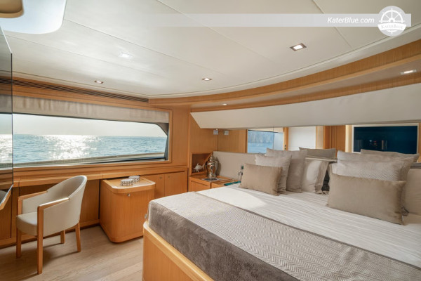 Noleggio yacht a vela con itinerario culinario lungo la Costiera Amalfitana, con partenza da Marina di Stabia.