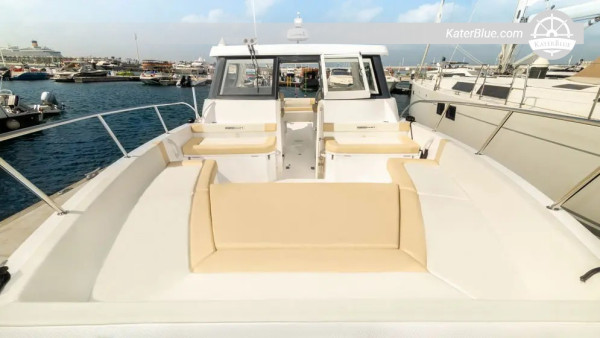 Noleggio di yacht privato per 1 ora dal porto di Dubai – rotta Ain Dubai e JBR