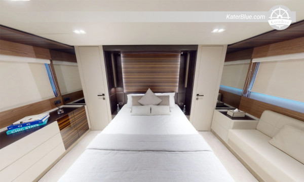 Private Dubai Yacht Day Charter – Skyline Cruise & Dubai Canal with Burj Khalifa Views