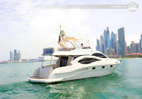 Kaptanlı Tam Günlük Yat Turu – Dubai Kanalı, Burj Khalifa ve Burj Al Arab Manzaraları ve Teknede Öğle Yemeği