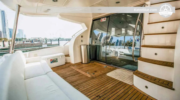 2-Hour Private Yacht Cruise from Dubai Marina to Palm Jumeirah & Atlantis