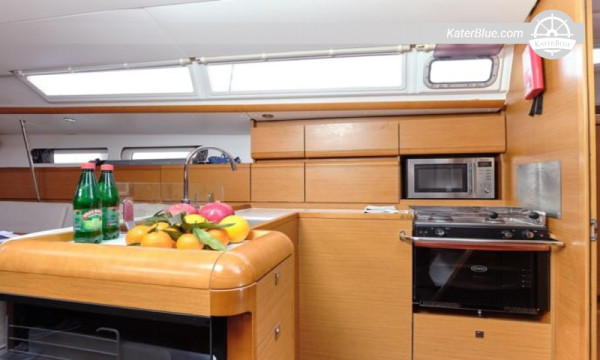 ميثاق يوم تراث الجبل الأسود – يخت Jeanneau Sun Odyssey 439 الذي تم نقله من تيفات إلى بيراست، ومدينة كوتور القديمة، وGospa od Škrpjela وDobrota