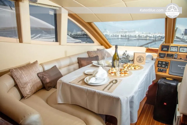 4-6 Saatlik Yat Kiralama – Majesty 61 ile Atlantis, Burj Al Arab ve Dubai Kanalı Turu