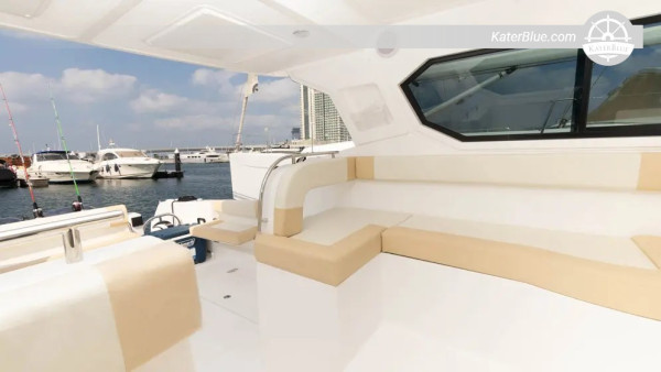 Crociera privata in yacht di 2 ore dal porto di Dubai a Palm Jumeirah e Atlantis.