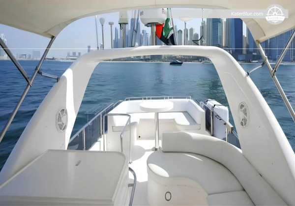 Kaptanlı Tam Günlük Yat Turu – Dubai Kanalı, Burj Khalifa ve Burj Al Arab Manzaraları ve Teknede Öğle Yemeği