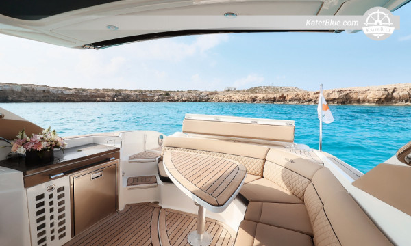 Passeio privativo de 6 horas saindo do porto de Ayia Napa - SEA RAY 350 SLX - Grutas Marinhas, Ponte do Amor, Cabo Greco, Baía de Konnos, Lagoa Azul, Baía Verde - Cruzeiro com capitão