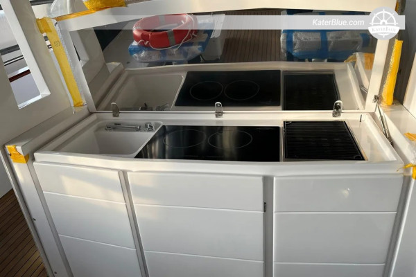 2024 Austin Parker IBIZA 44 – 45ft Walkaround, Triple 350s, Pisa, 2 Cabins
