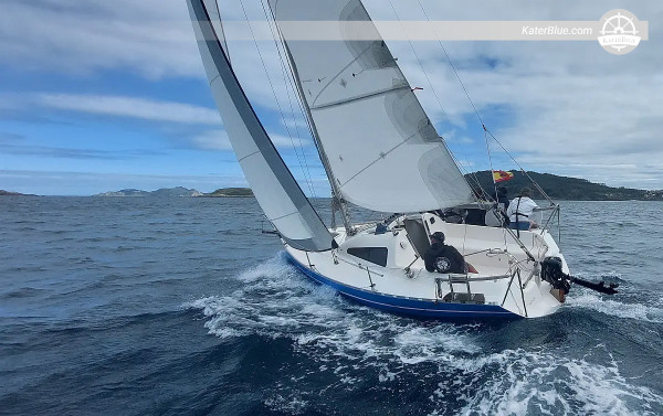 Charter settimanale classico di Rías Baixas a scafo nudo – YATLANT 24, 7 giorni da Baiona via Cíes, Ons, Combarro, Sanxenxo e Aldán