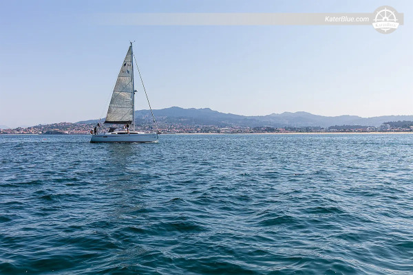 Paradiso tra le isole: noleggio settimanale di barche senza equipaggio da Baiona.