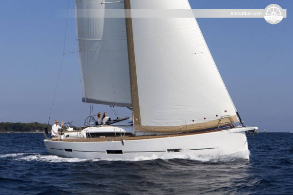 Gastronomi och gömda vikar – Bareboatcharter Kroatien på Dufour 412 Grand Large, Pula via Rovinj, Cres, Valun, Lošinj och Susak