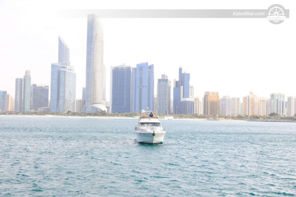 Emirates Palace Lagoon & Zwemmen – 8 uur durende iconische privécruise met ankerplaats in de lagune, foto's vanaf de tender, gastronomische lunch en rondleiding langs de kustlijn