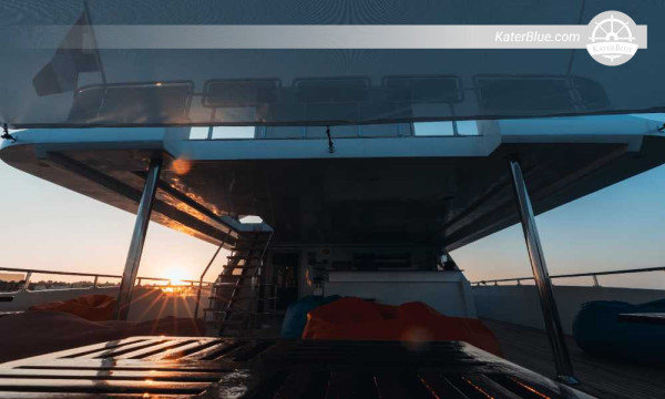 Liveaboard in de zuidelijke Rode Zee – 7 nachten vanuit Port Ghalib met een bezoek aan Daedalus Reef, Zabargad, Rocky Island, St. John's, Fury Shoals en Elphinstone, inclusief nitrox en professionele gidsen.