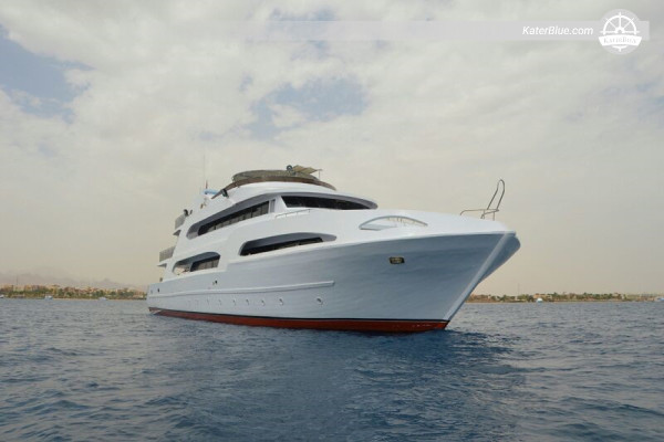 Diamond Explorer Luxury Relaxation & Sunset – Snorkeling nella laguna di Giftun, pranzo gourmet mediterraneo, relax sul ponte in stile spa, champagne al tramonto, fino a 28 ospiti
