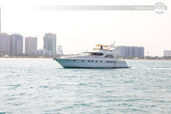 Al Raha Beach & Zwemmen in de zee – 8 uur durende privé-kustexcursie met SUP, zonnebaden, boottochtjes en een panoramische lunch.
