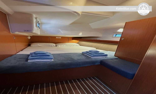 Athens Bareboat Weekly Charter - Saronic Gulf Circuit via Aegina, Poros, Spetses, Kyparissi, Hydra, Agistri - 7 nights round-trip from Alimos