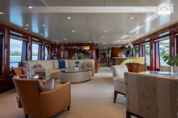 Motorna jahta „TOUCH“ tvrtke Louisbourg iz 2004. godine – 36,6 m, 4 kabine, Fort Lauderdale, Florida