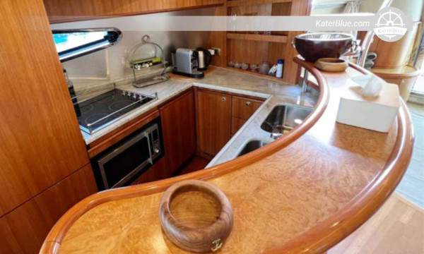 Azimut 68 Evolution Flybridge Yacht for Sale – 2006, Kuwait